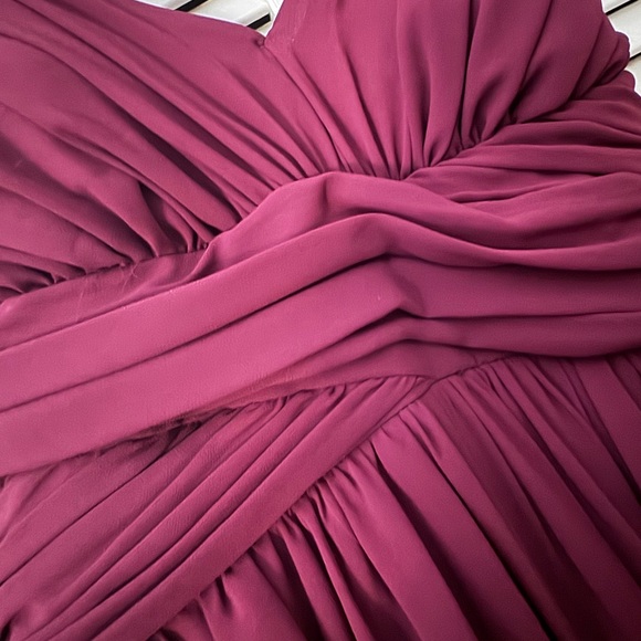 ♥️ Maroon / Burgundy Windsor Prom Dress ♥️ - Picture 4 of 8